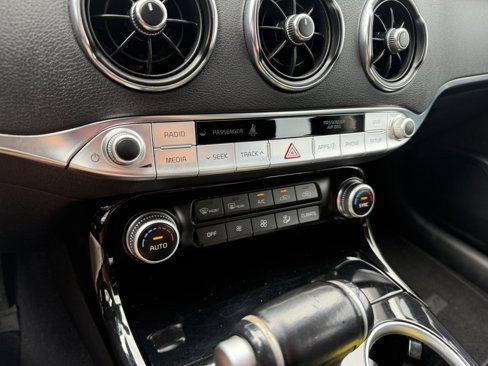 Used 2019 Kia Stinger image 18