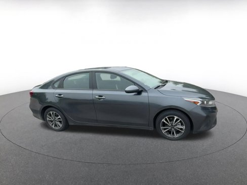 Used 2023 Kia Forte LXS image 2