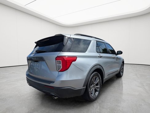 Used 2021 Ford Explorer XLT w/ Equipment Group 202A image 8