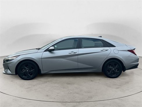 Used 2022 Hyundai Elantra SEL w/ Convenience Package image 2