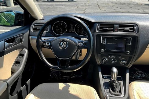 Used 2017 Volkswagen Jetta SE image 5