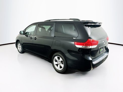 Used 2013 Toyota Sienna LE image 5