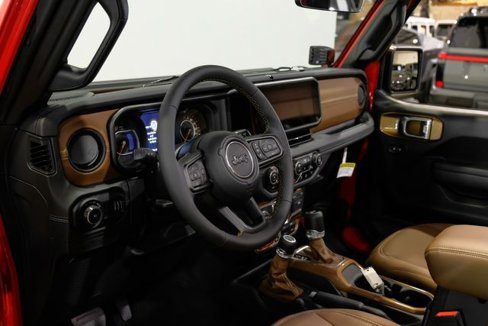 Used 2024 Jeep Wrangler Unlimited Rubicon w/ Technology Group image 15