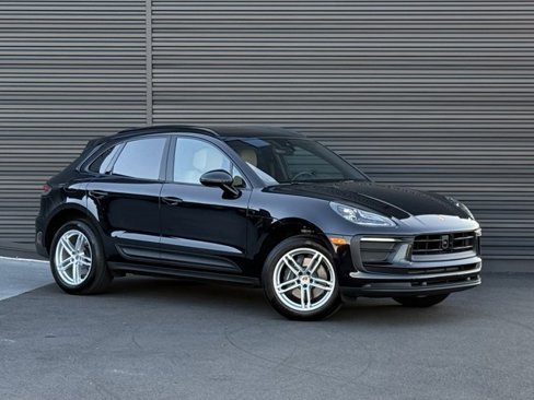 Certified 2025 Porsche Macan image 9