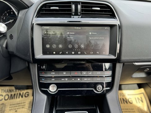 Used 2020 Jaguar F-PACE Prestige image 29