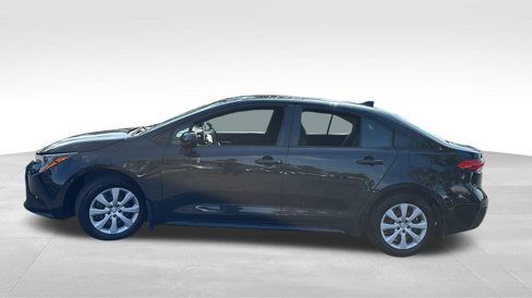 Used 2021 Toyota Corolla LE image 4
