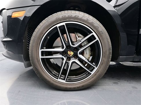Certified 2021 Porsche Macan S image 6