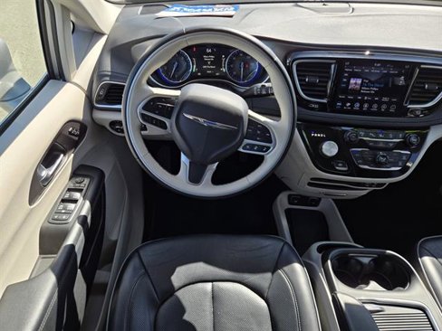 Used 2018 Chrysler Pacifica Limited w/ Advanced Safetytec Group image 12