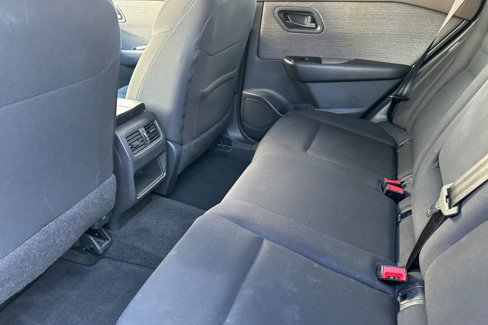 Used 2023 Nissan Rogue S image 9