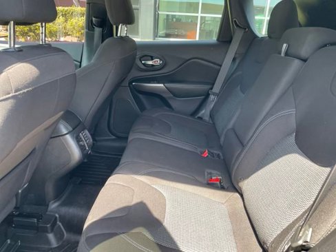 Used 2019 Jeep Cherokee Latitude w/ Popular Appearance Group image 20