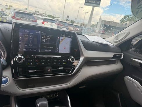 Used 2021 Toyota Highlander Platinum image 13