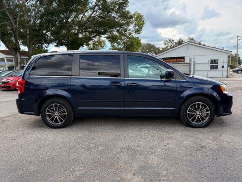 Used 2017 Dodge Grand Caravan SXT image 6