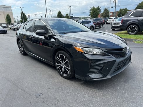Used 2019 Toyota Camry SE image 3