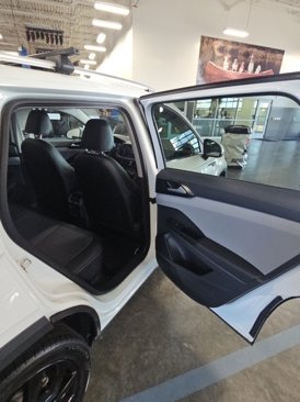 Used 2023 Volkswagen Taos SE w/ Panoramic Sunroof Package image 35