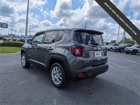 Used 2023 Jeep Renegade Latitude image 5