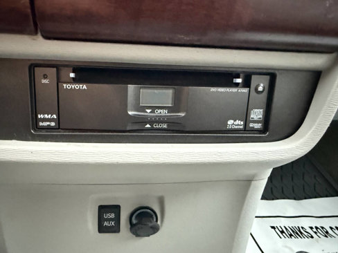 Used 2011 Toyota Sienna XLE image 4