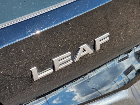 Used 2025 Nissan Leaf S image 11