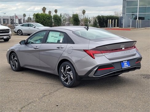 New 2025 Hyundai Elantra SEL image 7