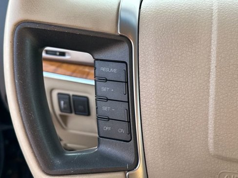Used 2010 Lincoln MKZ image 9