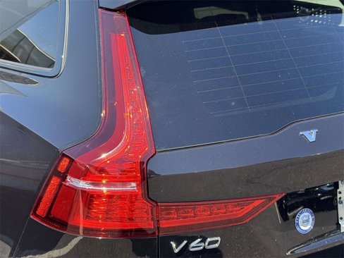 Certified 2024 Volvo V60 B5 Cross Country Plus image 8