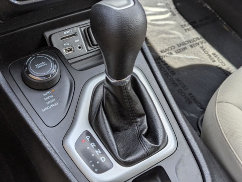 Used 2017 Jeep Cherokee Sport w/ Safety Group image 26