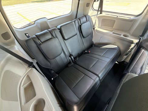 Used 2016 Chrysler Town & Country Touring-L image 23