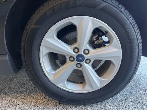 Used 2020 Ford Edge SE image 34