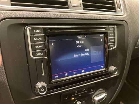 Used 2017 Volkswagen Jetta SE image 35