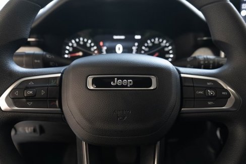 Used 2023 Jeep Compass Sport image 18