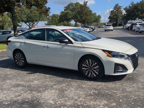 Used 2025 Nissan Altima 2.5 SV image 2