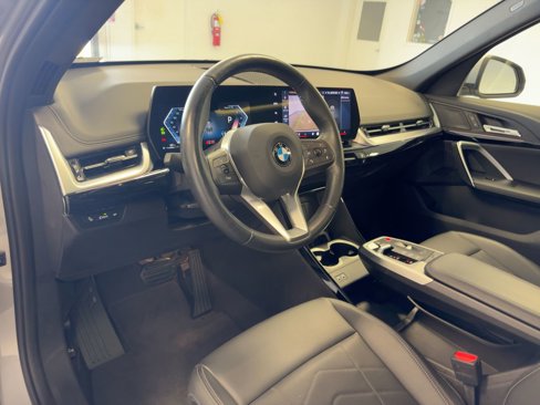 Used 2025 BMW X1 xDrive28i image 4
