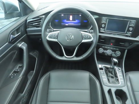 Certified 2024 Volkswagen Jetta SE image 11