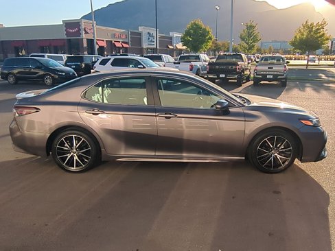 Used 2021 Toyota Camry SE image 2