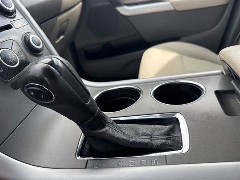 Used 2014 Ford Edge SE image 16
