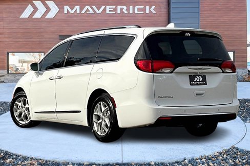 Used 2019 Chrysler Pacifica Touring-L Plus w/ Tire & Wheel Group image 4