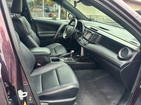 Used 2017 Toyota RAV4 SE image 8