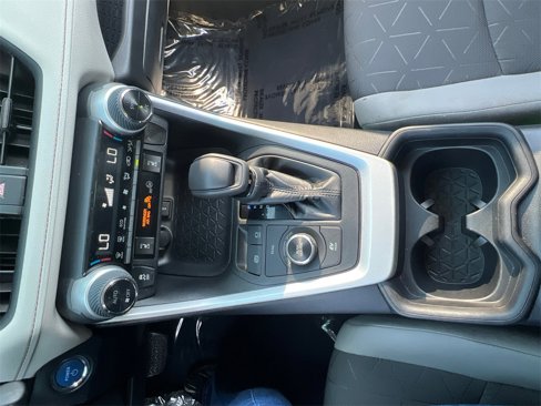 Used 2020 Toyota RAV4 XLE image 21