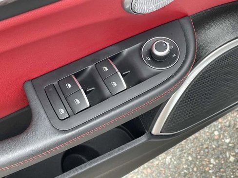 Used 2019 Alfa Romeo Giulia Ti w/ Quick Order Package 22X Lusso image 15