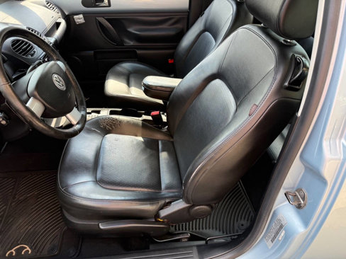 Used 2010 Volkswagen Beetle Coupe image 6
