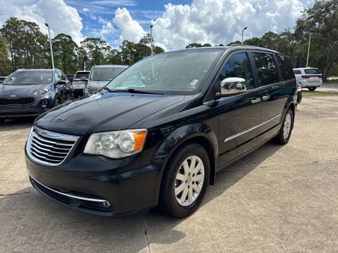 Used 2012 Chrysler Town & Country Touring-L w/ Driver Convenience Group image 7