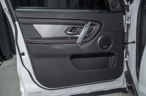 Used 2022 Land Rover Discovery Sport SE R-Dynamic image 9