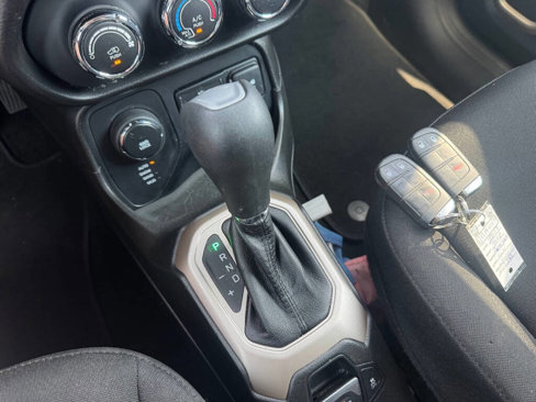 Used 2017 Jeep Renegade Latitude image 13