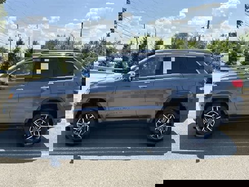 Used 2019 Jeep Grand Cherokee Limited image 2