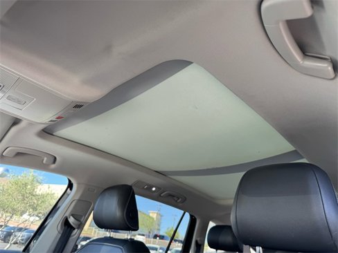 Certified 2022 Volkswagen Tiguan SE w/ Panoramic Sunroof Package image 11