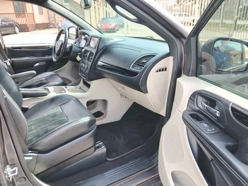 Used 2016 Dodge Grand Caravan SXT image 10