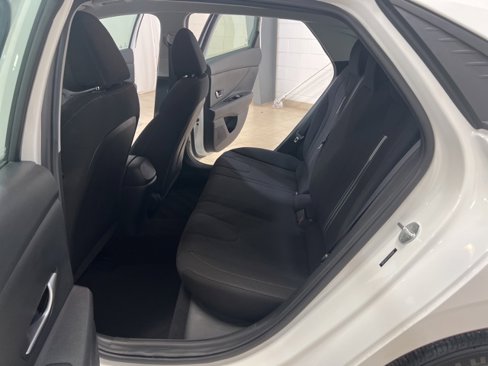 Used 2023 Hyundai Elantra SEL image 11