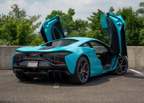 New 2025 McLaren Artura image 10