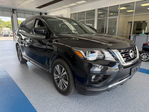 Used 2019 Nissan Pathfinder SL image 1