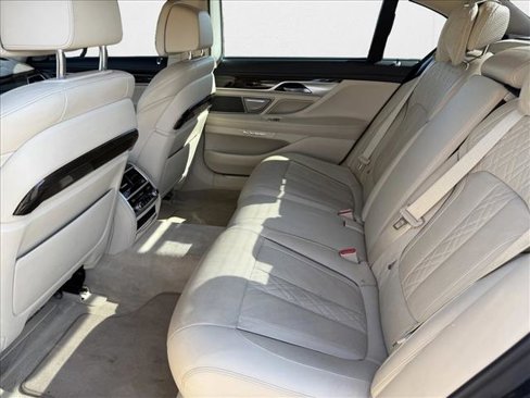 Used 2016 BMW 750i xDrive image 22