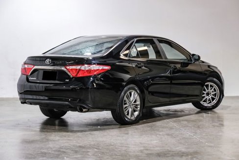 Used 2017 Toyota Camry SE image 12